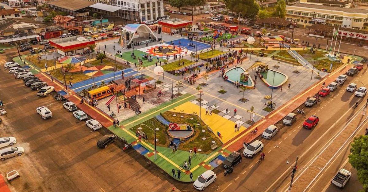 Praça Cívica de Santana: História e Modernidade se Encontram em um Espaço Renovado Praça Cívica de Santana: História e Modernidade se Encontram em um Espaço Renovado