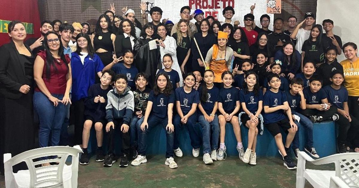 Terceirão do Centro de Ensino Madre Tereza vivencia profissões e inspira jovens estudantes.